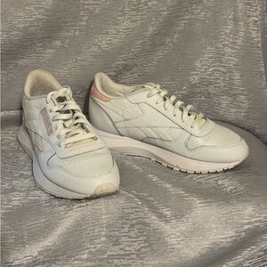 Reebok Classic Leather Sneaker – Women’s size 7.5, light neutral/rose accent